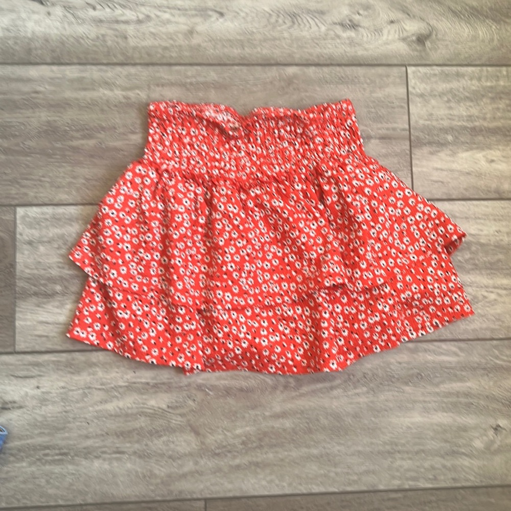 Skirt One years old no stains perfect condition.